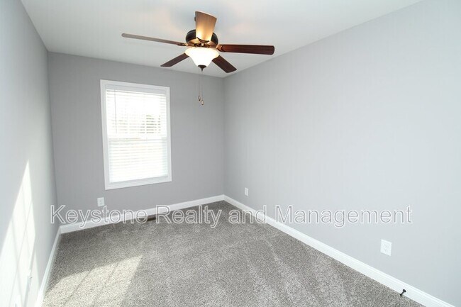 Building Photo - 1725 Manning Dr