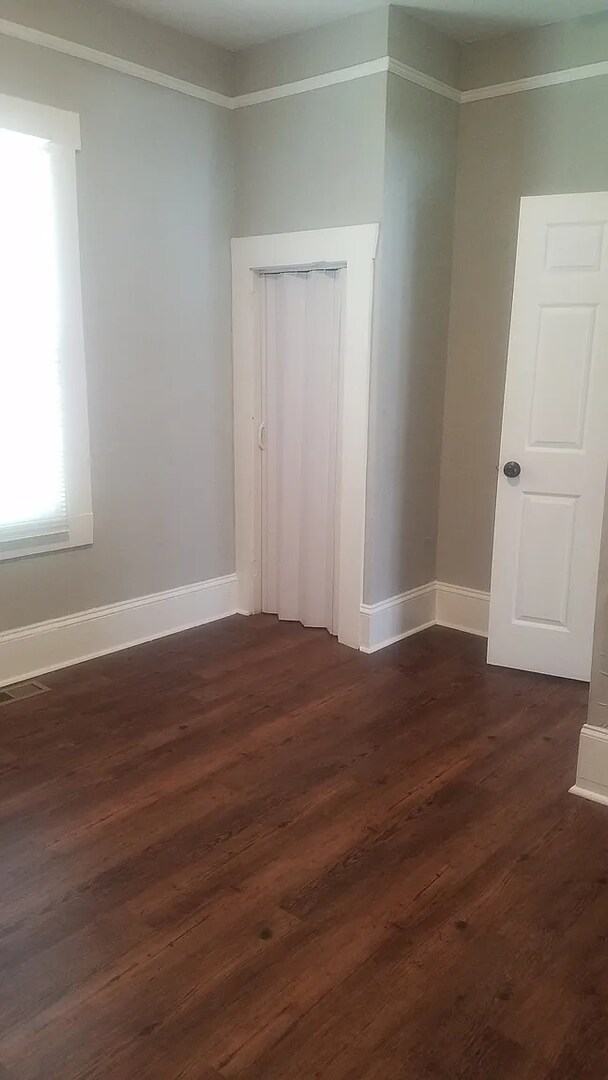 Building Photo - Spacious 2 Bedroom 1 Bathroom Home WIth Hu...