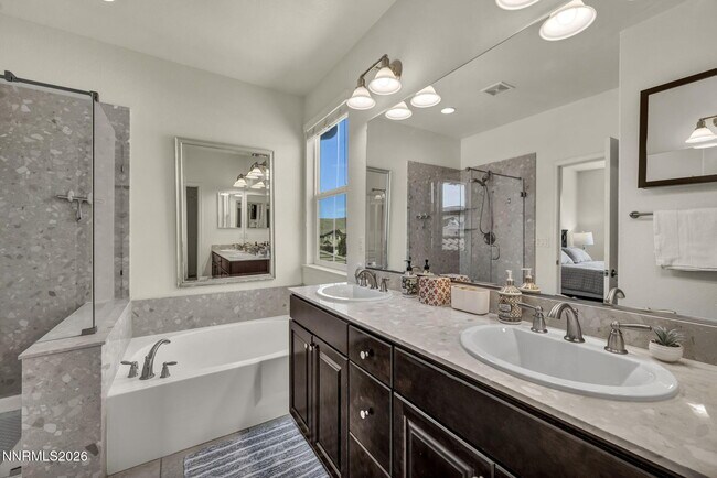 Building Photo - 10677 Foxberry Park Dr