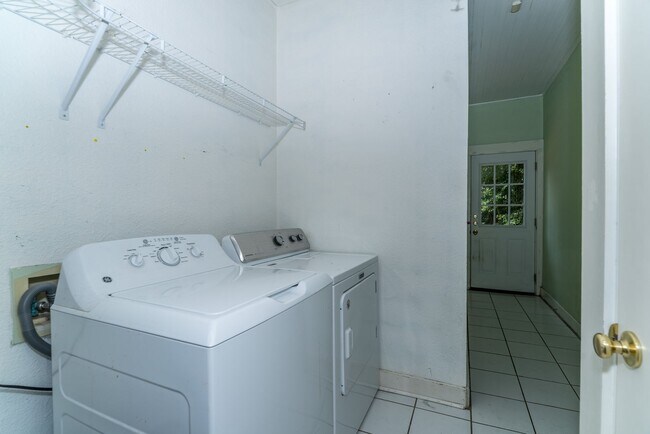 Building Photo - Alamo Heights Cottage