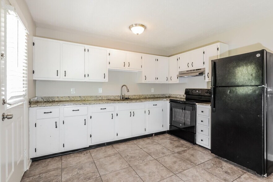 Building Photo - 17 Gerry Ct