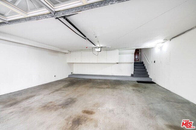 Building Photo - 9507 W Olympic Blvd