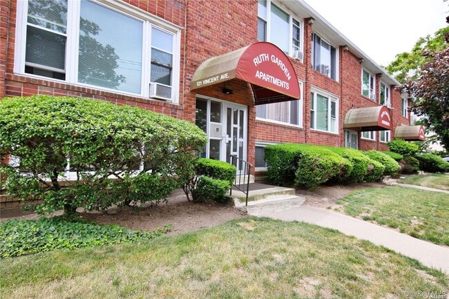 Building Photo - 121 Vincent Ave