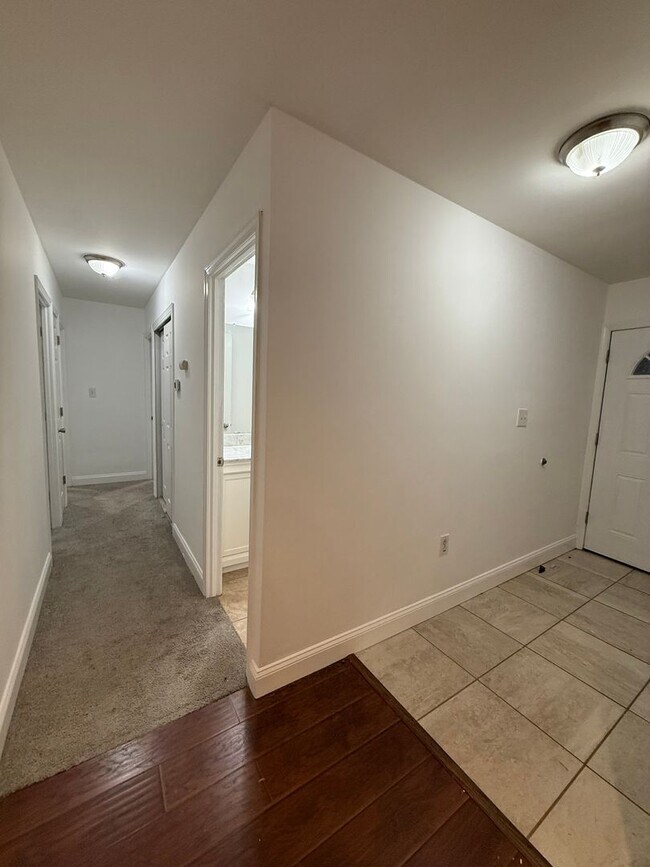 Building Photo - 25 Pembrook Ln