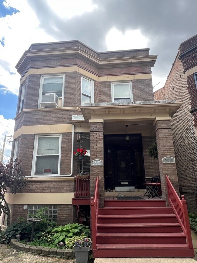 Primary Photo - 2515 W Argyle St