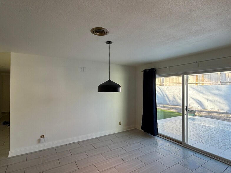 Building Photo - 1662 Sombrero Dr