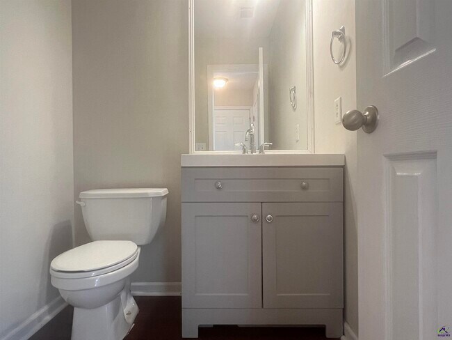 Building Photo - 401 Timberwind Dr