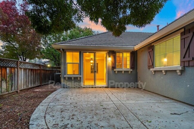 Building Photo - 363 W Viento St