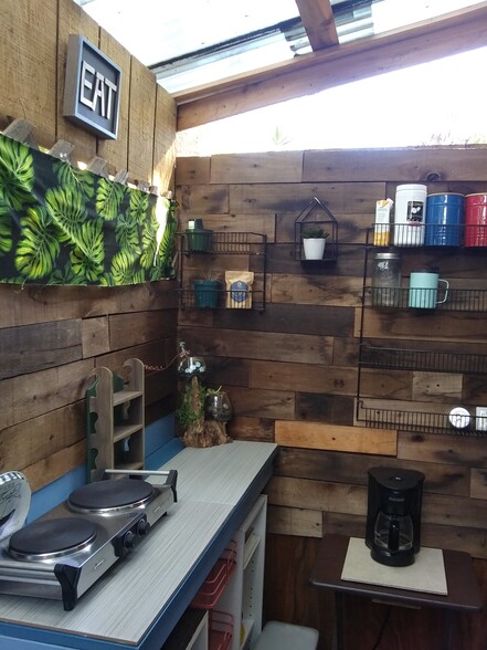 2 burner elec. port. cooktop - 281 Kaikea St