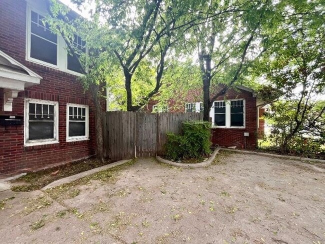 Building Photo - 106 E 38th St