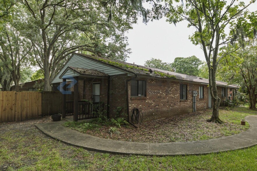 Building Photo - Unit