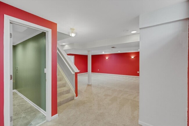Building Photo - 3381 Cromwell Rd