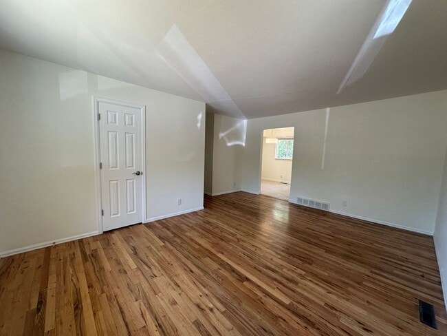 Building Photo - Spacious 3 Bedroom House with Attached Garage and Large Yard!