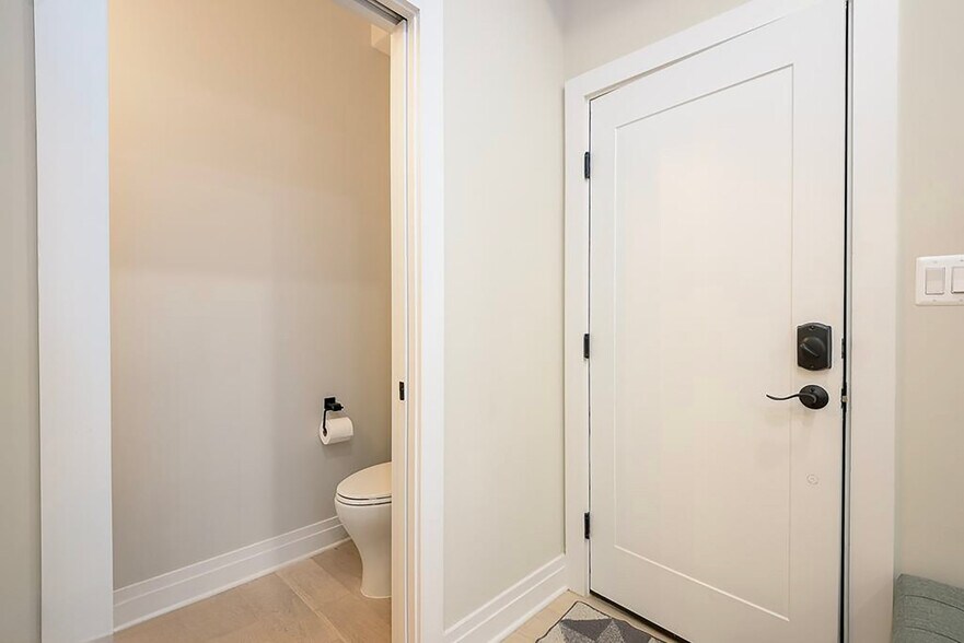 Building Photo - 2309 Ontario Rd NW