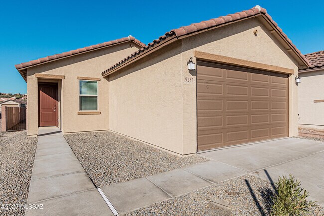Building Photo - 9253 N Agave Gold Rd