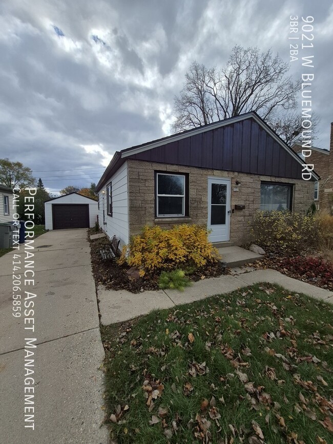 Building Photo - Charming 3BD/1.5BA Home on Milw./Tosa Border