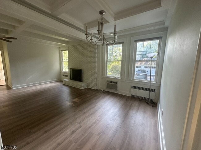 Building Photo - 536 River Rd