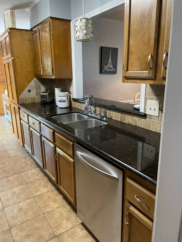 Building Photo - 4001 Windfree Dr