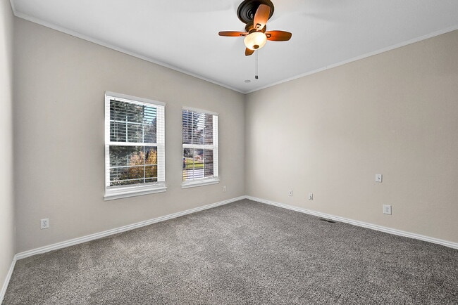 Building Photo - $2,095.00, 3-bed + Bonus room, 2.5 bath, l...