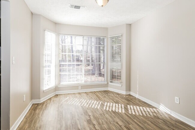 Building Photo - 1341 Birdsong Ln