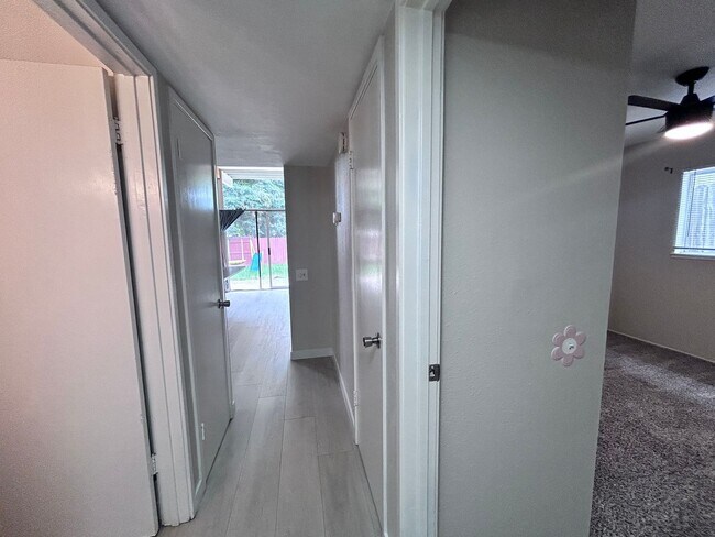 Building Photo - Three Bedroom Two Bathroom Home with Den/Home Office