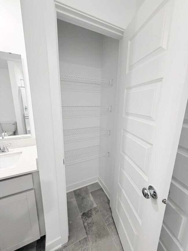 Building Photo - 891 Norfolk Ln