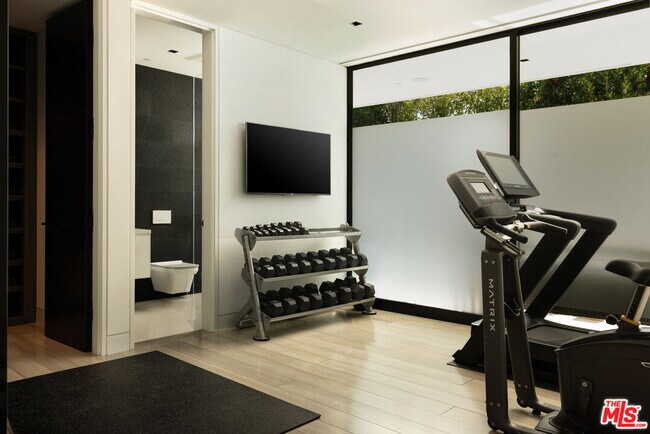 Building Photo - 1536 Blue Jay Way