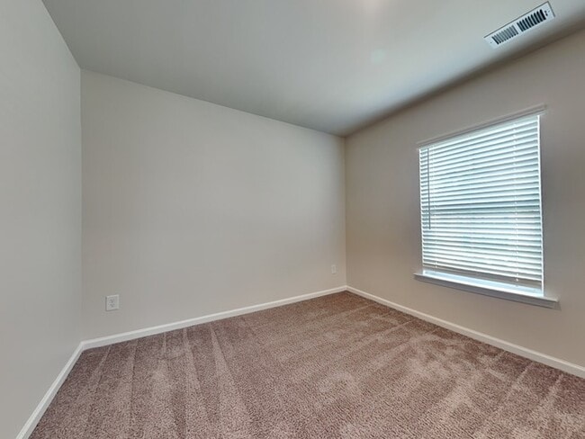Building Photo - APPLY TODAY! Near Ft Jackson and Downtown ...
