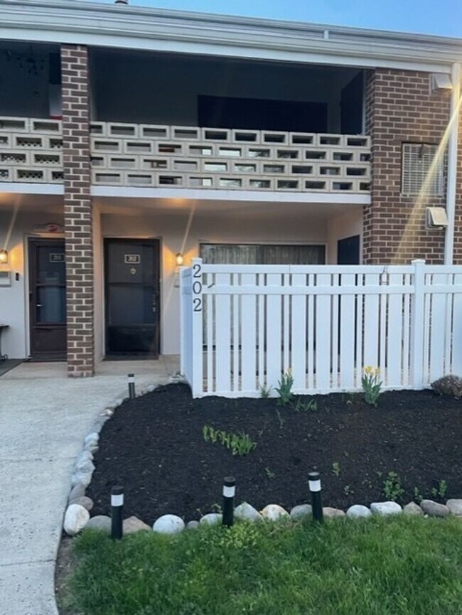 Building Photo - Modern Comfort in East Norriton | 2 Bed, 2 Bath | $1,965