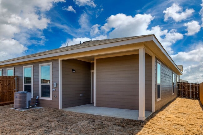 Building Photo - AVAILABLE NOW! GORGEOUS 3 BEDROOM DUPLEX LOCATED IN MIDLOTHIAN ISD!