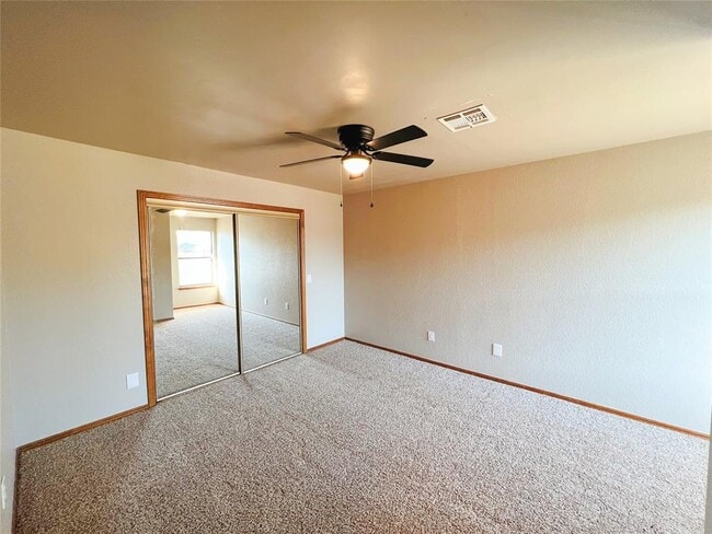 Building Photo - 213 Woodbridge Cir