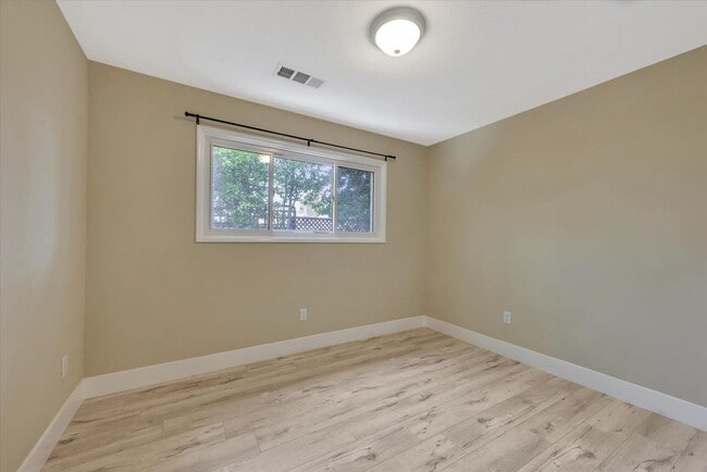 Building Photo - Wow! What a Great Home! SHORT TERM LEASE T...