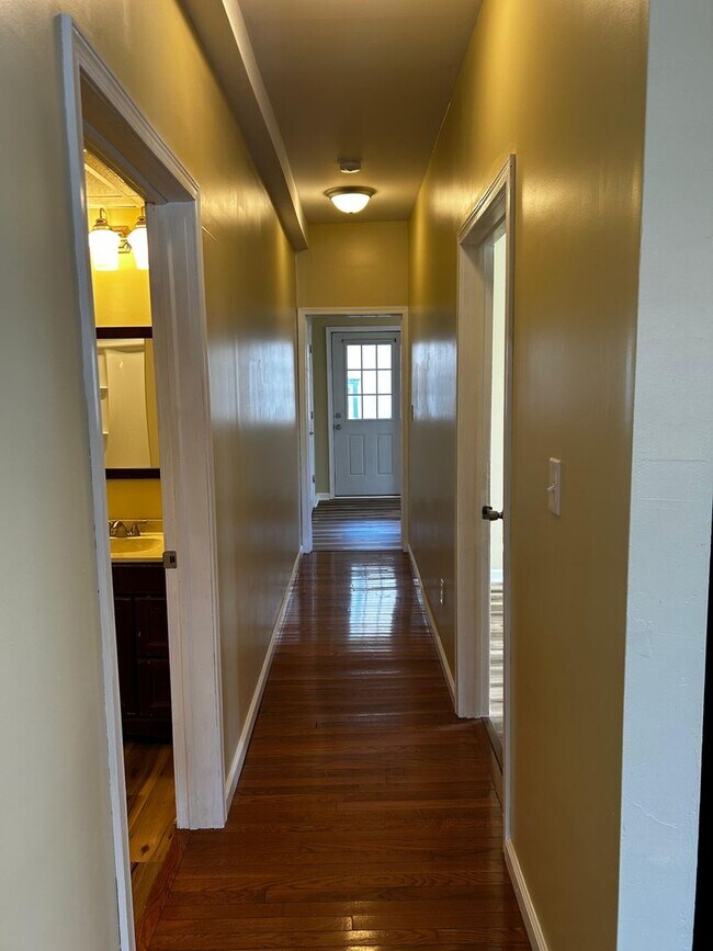 Building Photo - 1326 E Gibson St