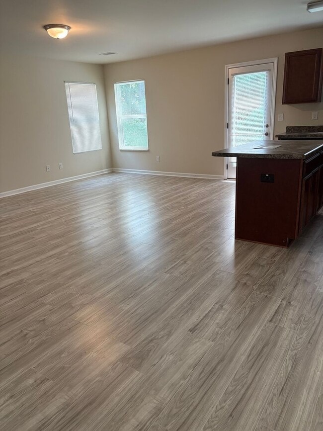 Building Photo - Charming 3BR House in Hampton