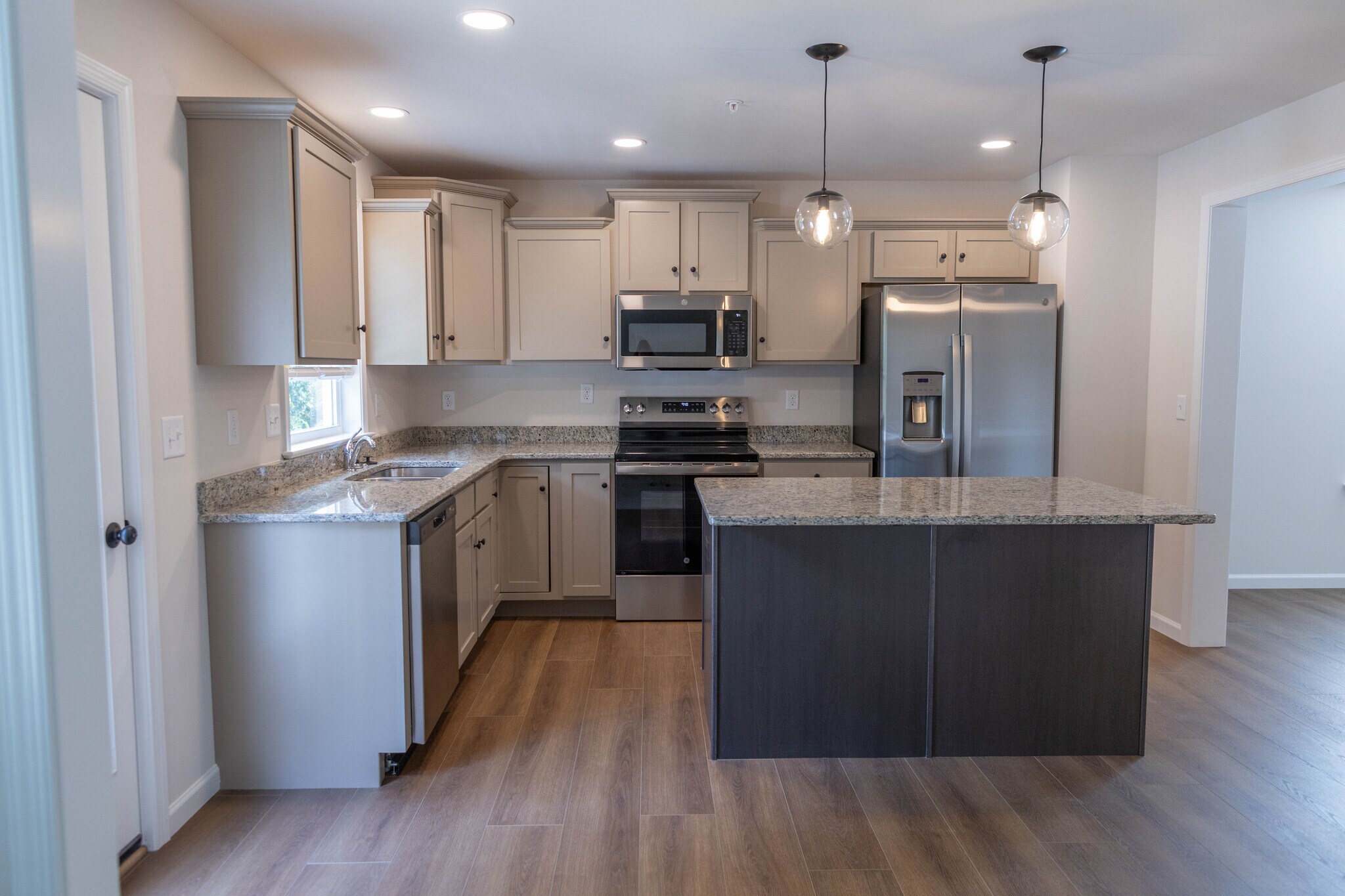 Building Photo - 83 Beech Tree Ct