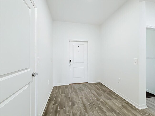 Building Photo - 643 Grove St