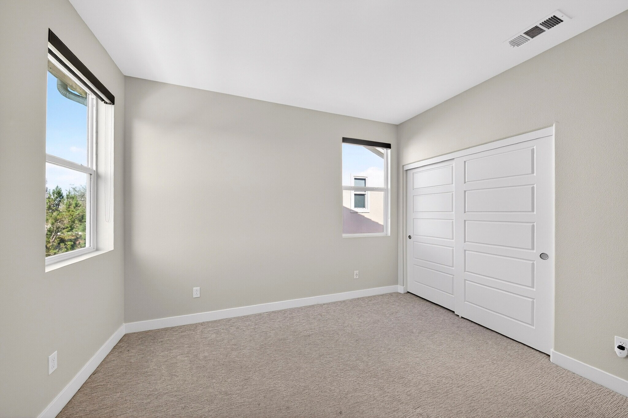 Building Photo - 346 Chorus