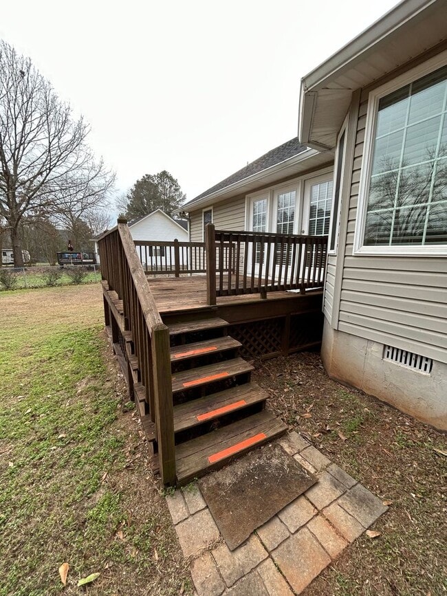 Building Photo - 3/2 Nice House in East Rome $1,895