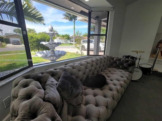 Building Photo - 270 SE 7th St