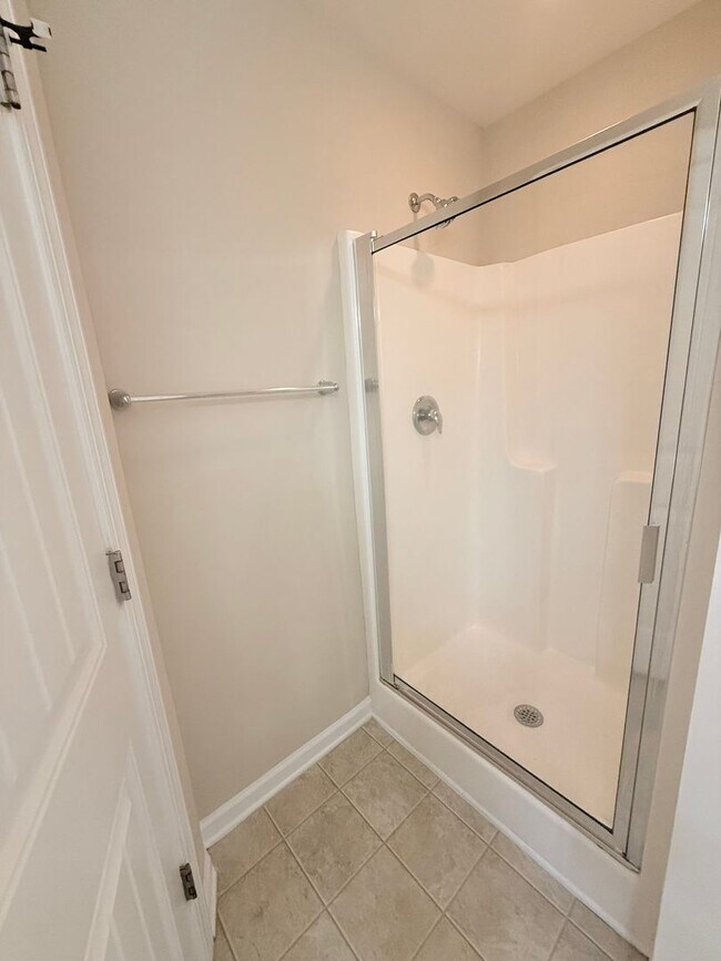 Building Photo - Beautiful Providence Place Townhome Near RTP & RDU – Pool Community!