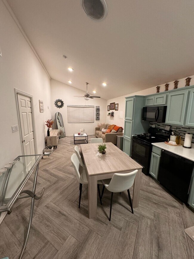 Building Photo - 732 Gold Beach Dr