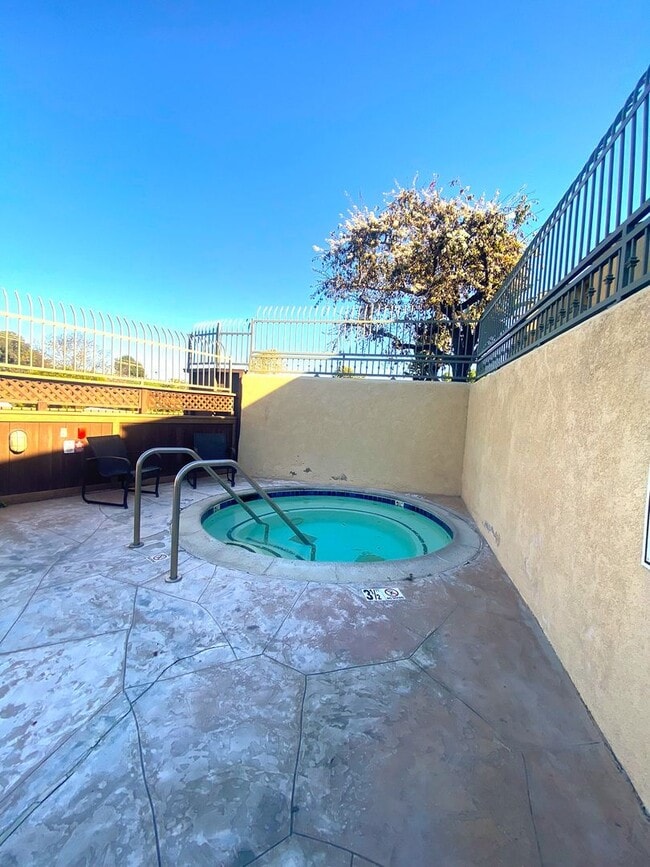 Building Photo - m583 - Wyatt