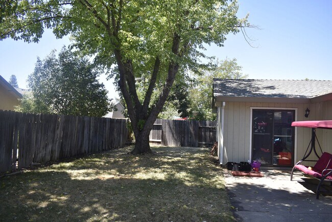 Building Photo - 1409 Elm St