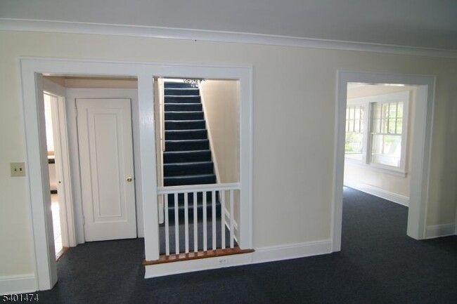 Building Photo - 220 S Ridgewood Rd