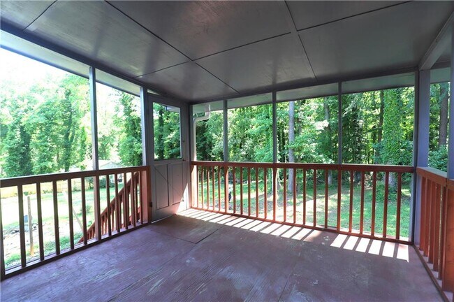 Building Photo - 4732 Valley Dale Dr SW