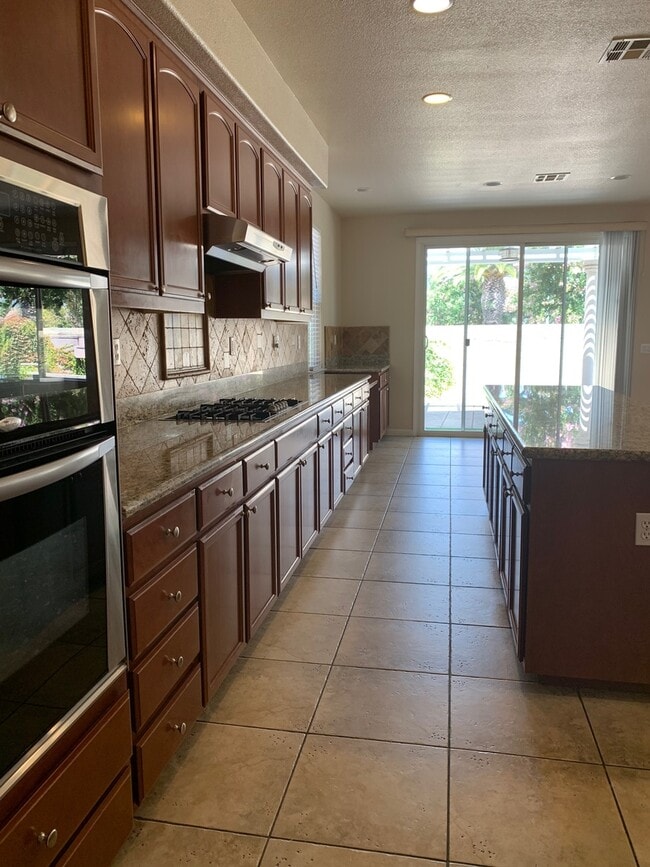 Building Photo - Gorgeous home in Patterson
