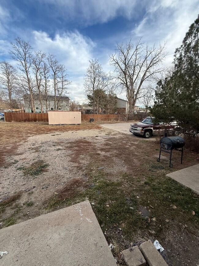 Building Photo - 14086 E 22nd Pl