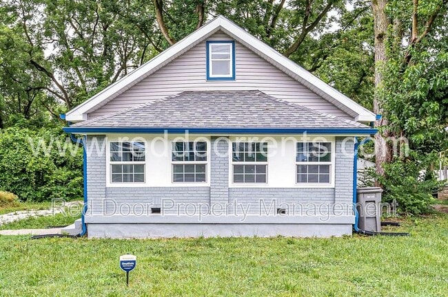 Building Photo - 3340 N Sherman Dr