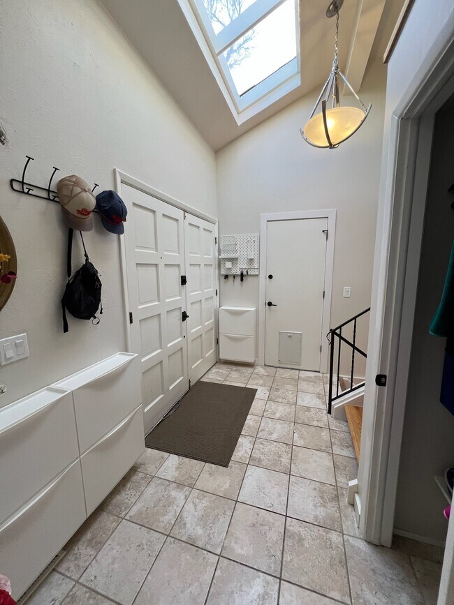 Building Photo - 206 Cypress Cir