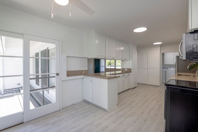 Building Photo - Mid-century modern Kalaheo Ave. Beach side...